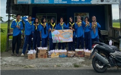 PMR Wira Smakda Berbagi Takjil: Menanamkan Kepedulian di Bulan Ramadan